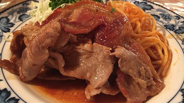 定食のド定番豚肉の生姜焼き。赤坂で食べる生姜焼き定食3選