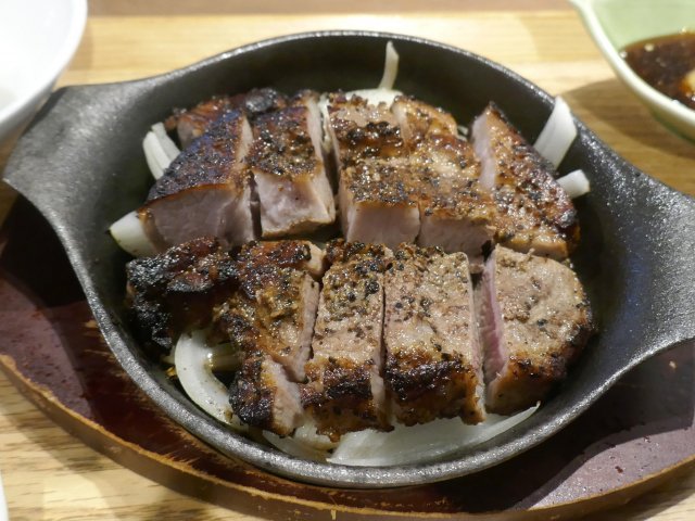 分厚くてウマい「厚切りトンテキ」！神田駅近くで味わうパワフル肉ランチ