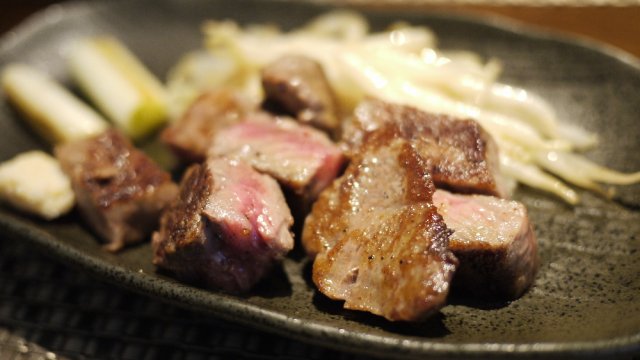 北海道の旬の厳選素材が満載！カジュアルに楽しめる鉄板焼きと和食のお店