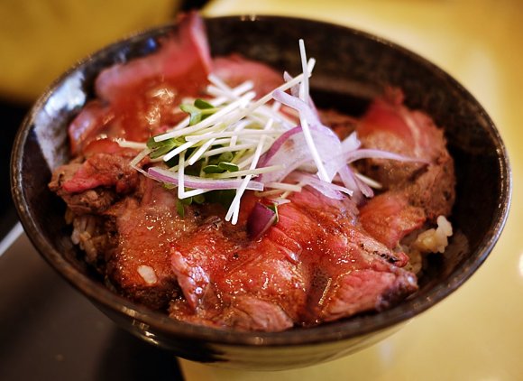 ステーキ専門店の逸品も！横浜で食す極上ローストビーフ丼４選