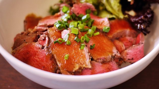 ステーキ専門店の逸品も 横浜で食す極上ローストビーフ丼４選 メシコレ