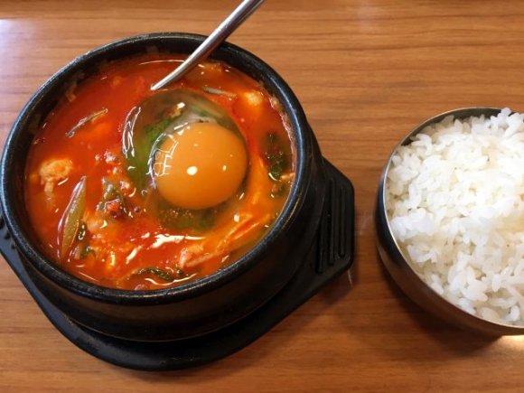 本場の麺を使った冷麺は食べる価値あり！本物の韓国料理に出会える店