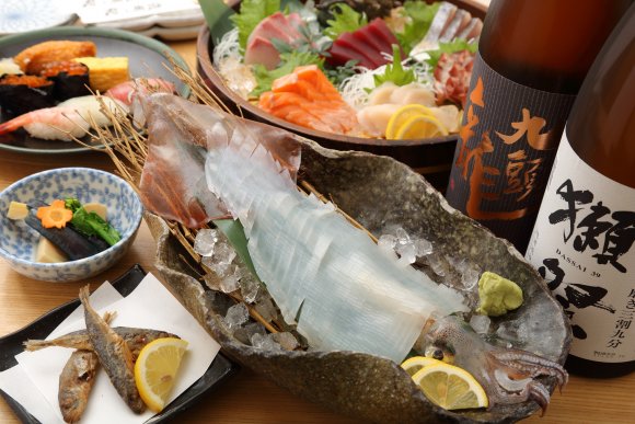 活イカに贅沢刺盛り、握りも！銀座で飲み放題付5000円のお得な寿司屋