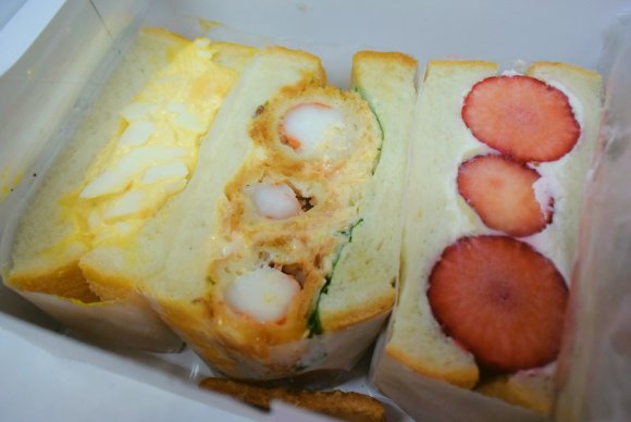 ぎっしりの具材は和テイスト！新宿で今注目のサンドイッチ新店