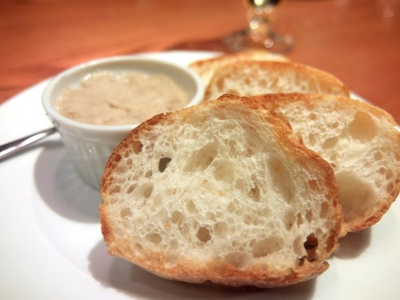 インド料理屋の「パン」が絶品！スパイス料理とワインのお店