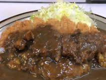 名物のカツカレーは安定のおいしさ！昭和の雰囲気を色濃く残す洋食の老舗