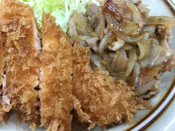 名物のカツカレーは安定のおいしさ！昭和の雰囲気を色濃く残す洋食の老舗