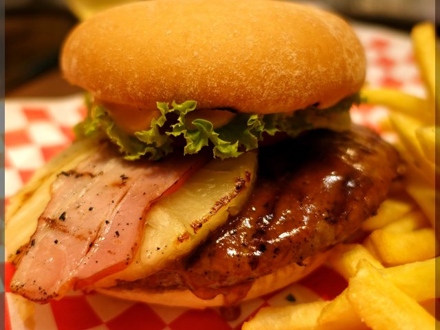 本場ハワイの味を横浜で！食べればハッピーになるハワイアンハンバーガー