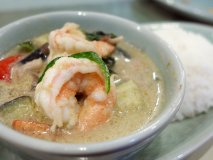 間違いなく虜になる！本場の屋台飯が味わえる「旅人シェフのタイ食堂」