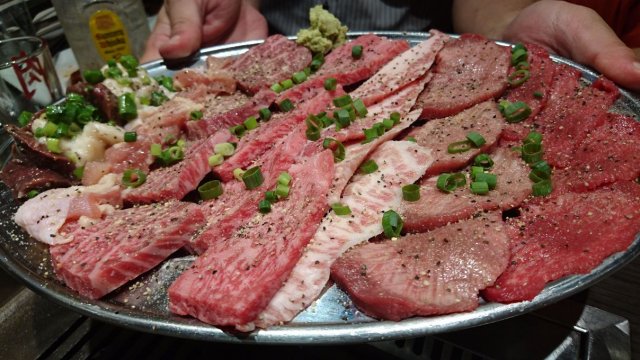 少人数でも！肉山プロデュース「リトル肉と日本酒」で絶品肉と日本酒三昧