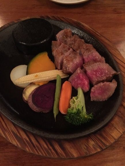 肉の甘みを堪能！福岡最古のブランド牛を思う存分味わう肉バル