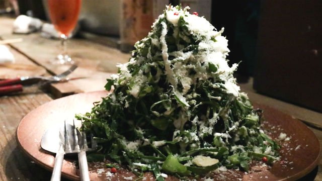 超デカ盛りサラダはインスタ映え抜群！旬の野菜でお腹一杯になれる人気店