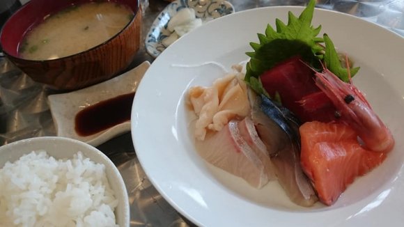 新鮮な刺身定食が540円！小樽の漁師町にオープンした鮮魚店の定食屋