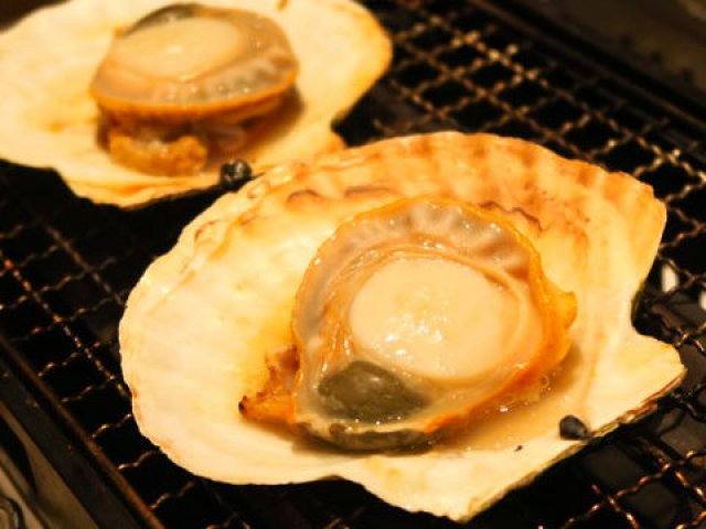 ホタテも牡蠣も食べ放題！25種の浜焼きと料理を2500円で好きなだけ
