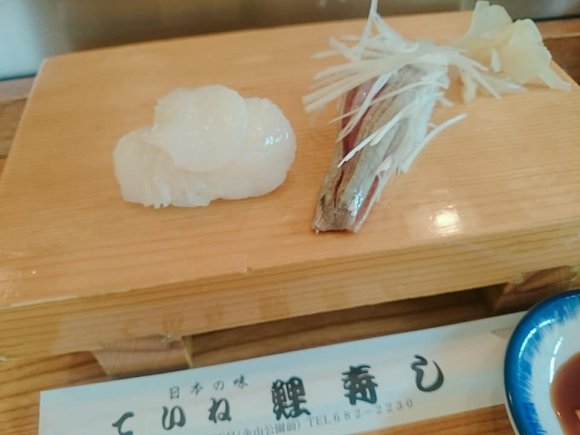 1貫ずつカウンターで食べる寿司は絶品！老舗寿司の流れを汲む住宅街の店