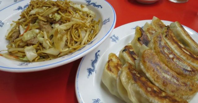 名店揃いの神保町で餃子と焼きそばをマニアと食べ歩いてみた メシコレ