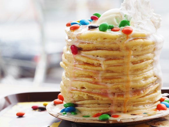 最大で100枚も！自分好みのパンケーキタワーが作れるパンケーキ専門店