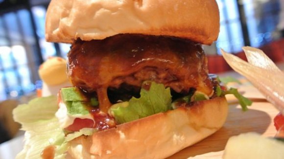 話題のグルメバーガーを東京で！肉汁満載の絶品バーガー６記事