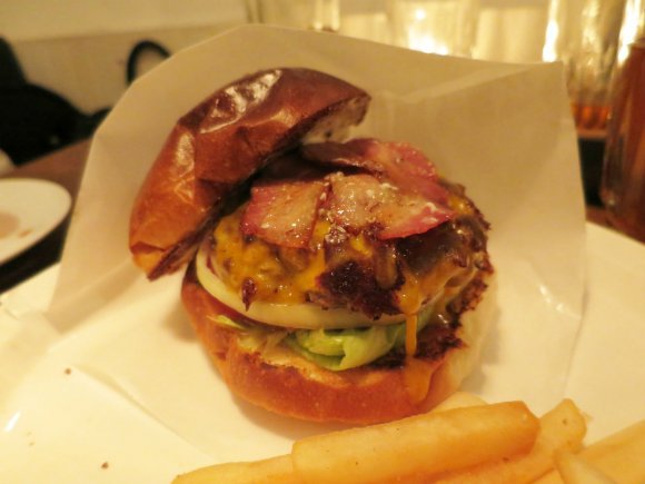話題のグルメバーガーを東京で！肉汁満載の絶品バーガー６記事