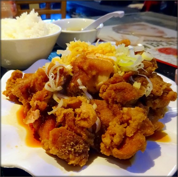 唐揚げだけで1kg超！巨大すぎる「鶏の唐揚げ定食」が旨い中華料理店