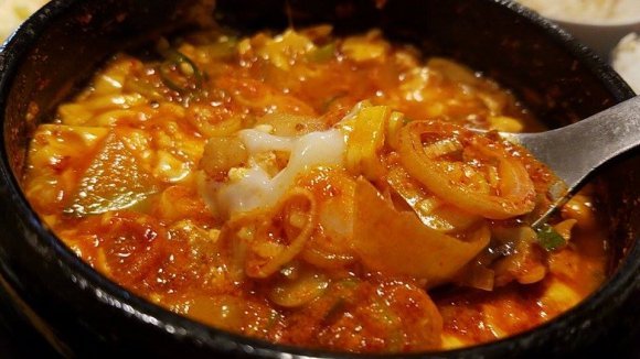 純豆腐チゲにカンジャンケジャン、ビビンバも！旨い韓国料理が味わえる店