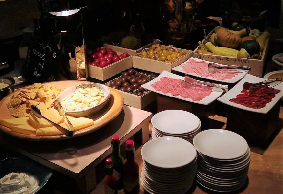 大阪でカニ食べ放題！時間無制限で楽しむカニ料理も豊富なホテルブッフェ
