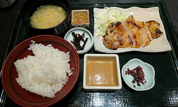 京都の味を好きなだけ！お漬物ビュッフェ"京のおまわり"付の定食ランチ