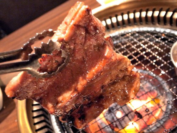 分厚い豚バラを味わい尽くす！韓国料理店の激旨サムギョプサル
