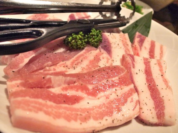 分厚い豚バラを味わい尽くす！韓国料理店の激旨サムギョプサル