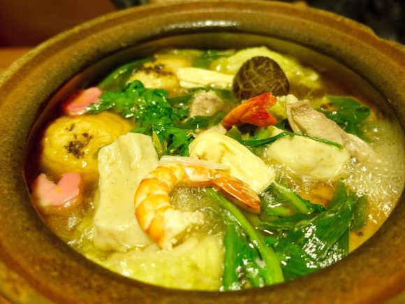 湯葉に生麩に京野菜。京都グルメたっぷりの鍋をお座敷で味わう
