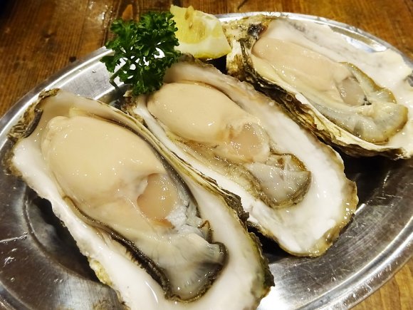 濃厚クリーミー生牡蠣に大粒牡蠣フライも！大阪の牡蠣専門店で牡蠣尽くし