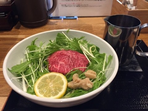 美味しくないわけがない！極上の松坂牛に熱々のスープを注ぐ「松阪牛麺」