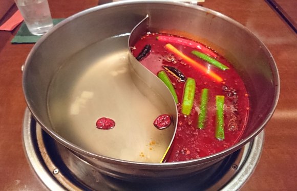 程よい辛さが後引く旨さ！『花椒庭』すべらない火鍋コースの絶品火鍋