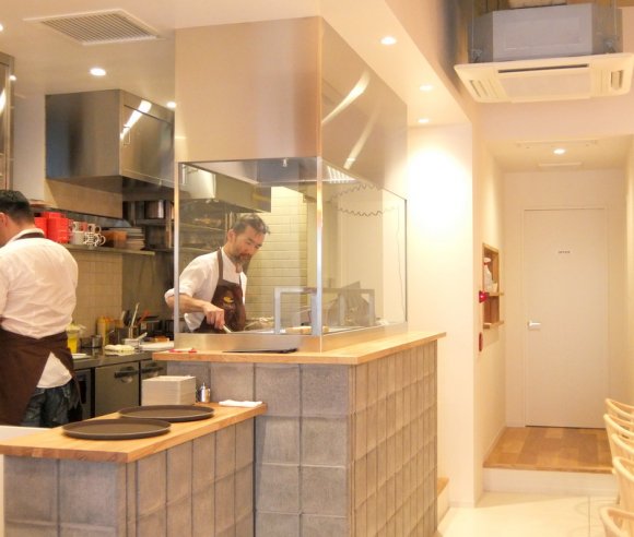 浅草で70年以上愛され続ける老舗パン屋「ペリカン」のカフェがオープン