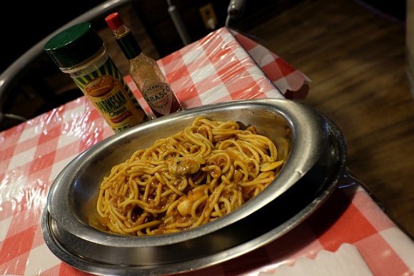 【イタリーノ】横浜・関内の老舗洋食屋で味わう独創的な名物ナポリタン