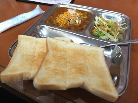 【西葛西】ナンより食パン！？インドの本当の家庭料理を楽しむ