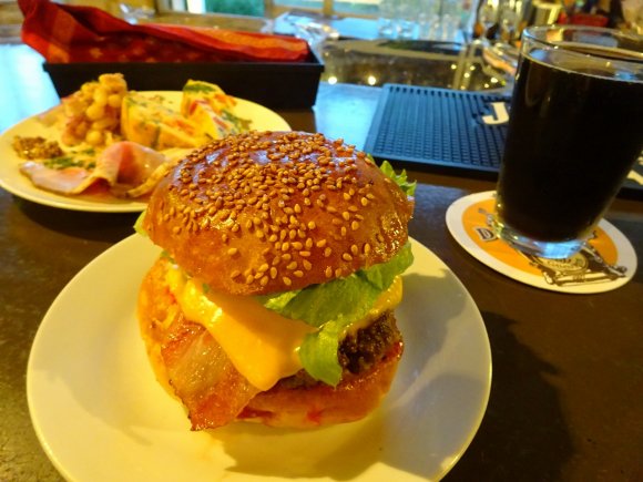 今年はハンバーガーで乾杯！クラフトビールの充実した大阪のビアバー３選