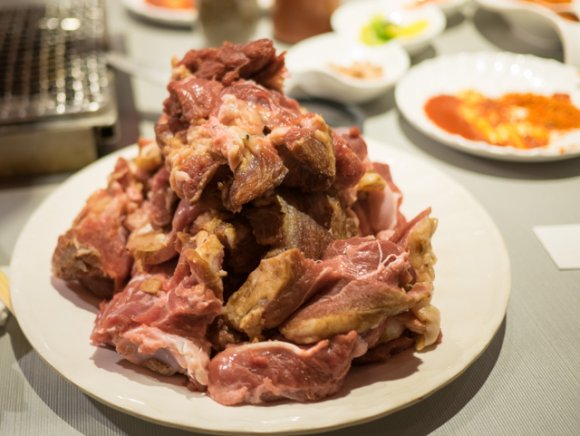大きな肉の塊にテンションマックス！おいしい羊や兎も楽しめる中国料理店