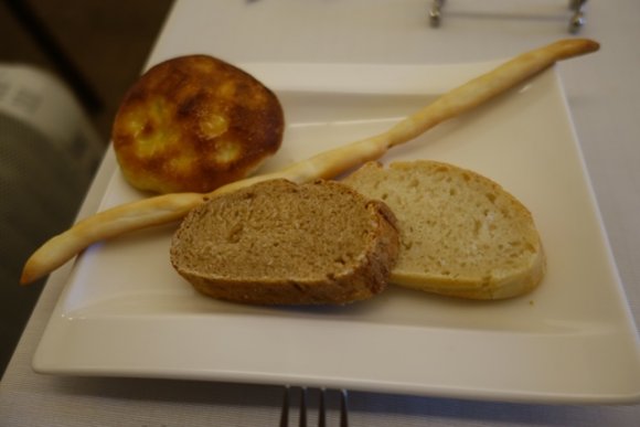 【クチーナ シゲ】予約必須！手作りパンが美味しすぎる極上イタリアン